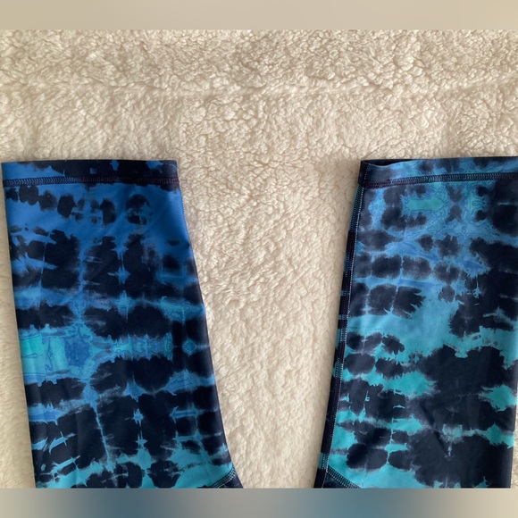 Tie-Dye Blue Leggings - Picture 4 of 7